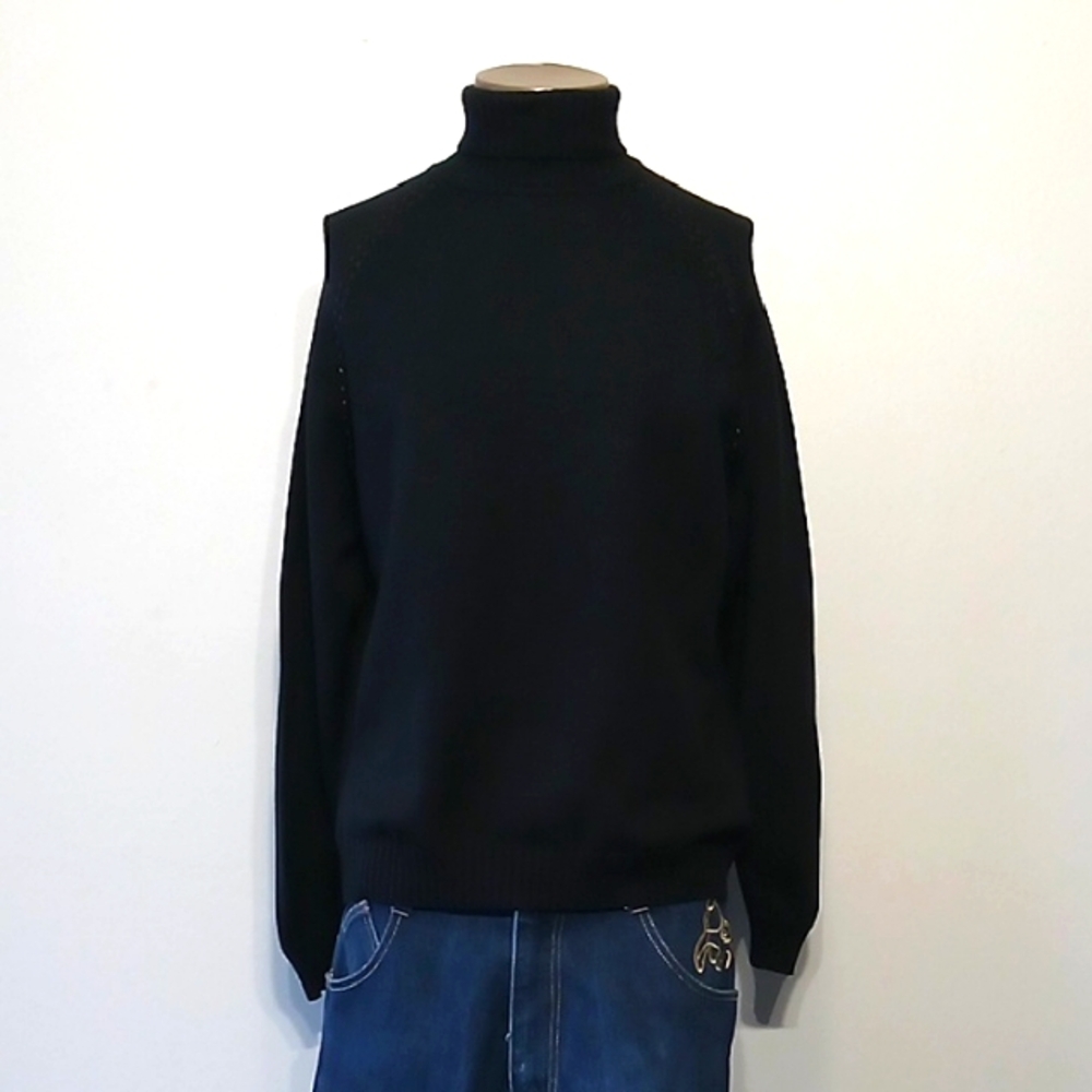 Vintage Form fitting 1pc Men's Black Turtleneck Sweater by Perry Ellis